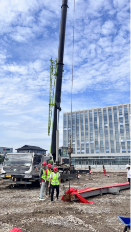 融創(chuàng)智能裝備產(chǎn)業(yè)園15#廠房首吊成功，恒馳鋼構(gòu)助力蕪湖智造新高地